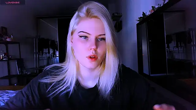 VoluptuousDreams online show from March 9, 1:04 pm