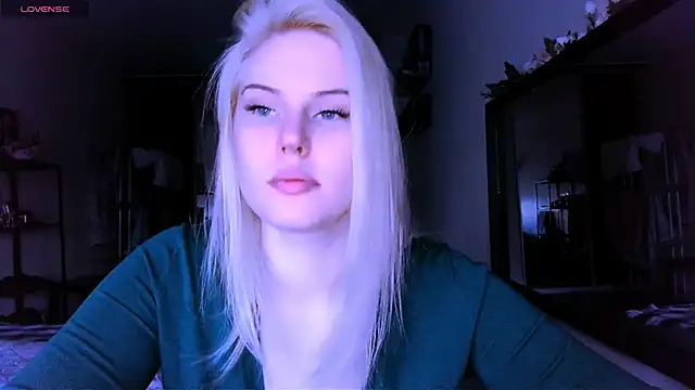 VoluptuousDreams online show from March 16, 2:55 pm