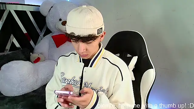 Niico Cruz online show from February 2, 3:21 am