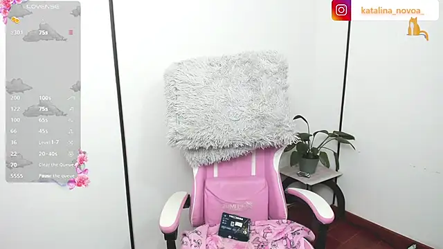 Katalina novoa online show from June 12, 1:59 am