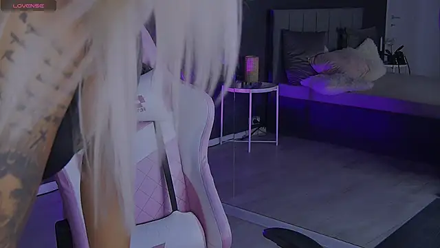 Snapshot of shayblonde chatting on December 28, 9:08 pm shayblonde online show from December 28, 9:08 pm