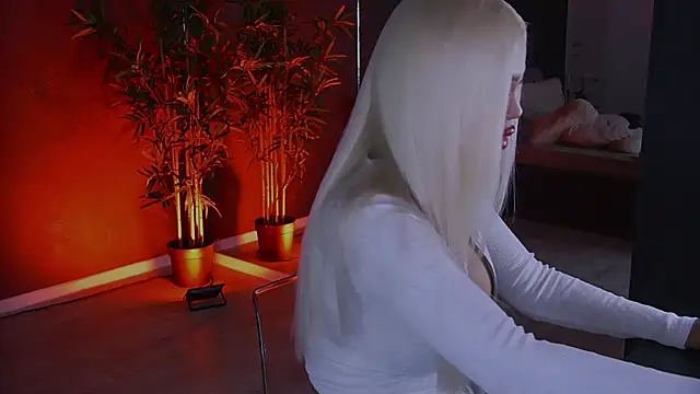 Snapshot of shayblonde chatting on January 13, 1:13 am shayblonde online show from January 13, 1:13 am