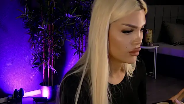 Snapshot of shayblonde chatting on February 17, 11:55 am shayblonde online show from February 17, 11:55 am