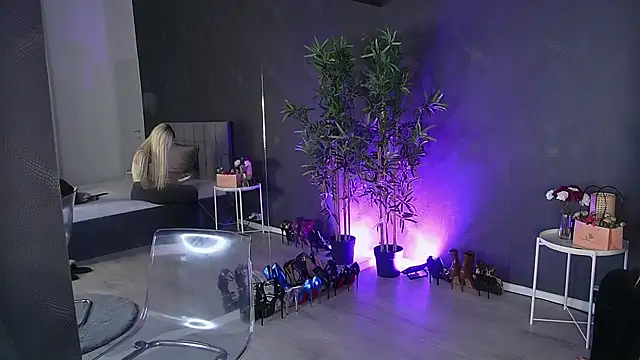 Snapshot of shayblonde chatting on March 12, 2:34 pm shayblonde online show from March 12, 2:34 pm