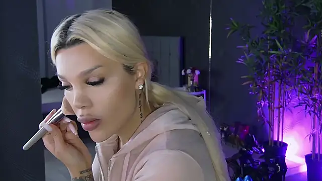 Snapshot of shayblonde chatting on March 14, 6:42 am shayblonde online show from March 14, 6:42 am