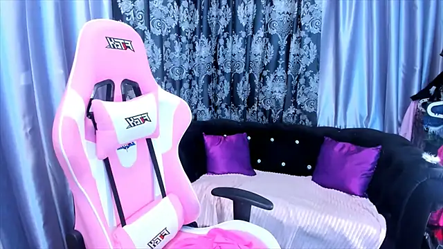 KamilaFoxy online show from February 3, 6:40 am