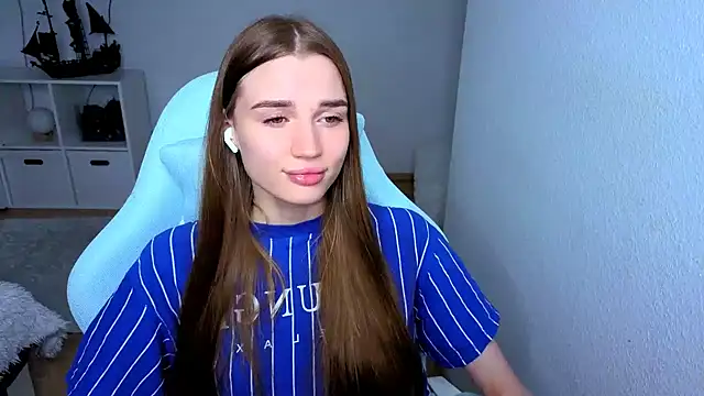 StellaLawless online show from October 5, 1:42 pm