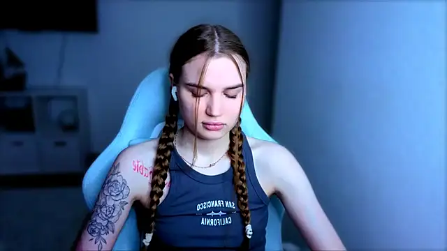 StellaLawless online show from November 28, 8:55 pm