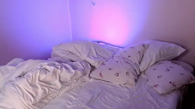 Snapshot of KatieMelone chatting on September 30, 2:27 am KatieMelone online show from September 30, 2:27 am