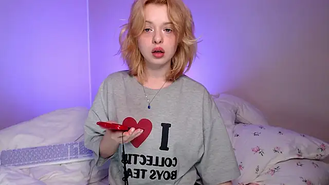 Snapshot of KatieMelone chatting on October 9, 5:22 pm KatieMelone online show from October 9, 5:22 pm