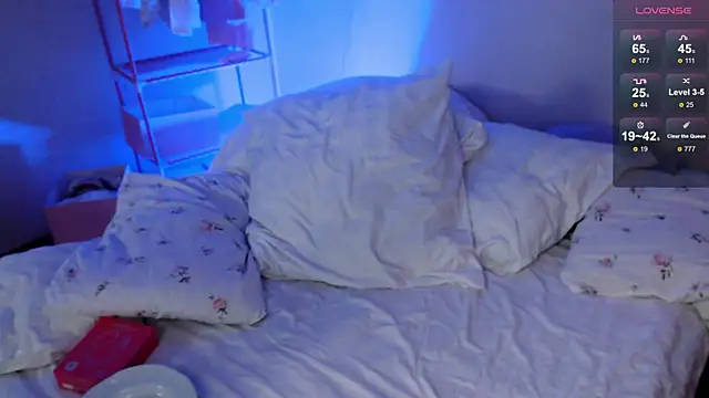 Snapshot of KatieMelone chatting on October 30, 2:13 am KatieMelone online show from October 30, 2:13 am