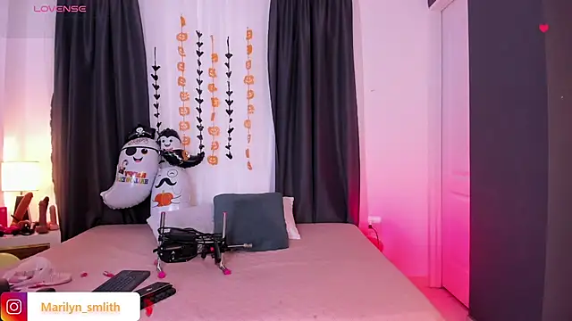 MarilynSmIith online show from October 13, 11:43 am