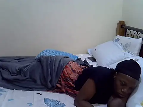 Snapshot of Sweet_Bear chatting on October 6, 12:41 am Sweet Bear online show from October 6, 12:41 am