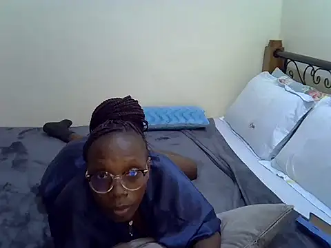 Snapshot of Sweet_Bear chatting on October 12, 5:56 pm Sweet Bear online show from October 12, 5:56 pm