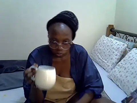 Snapshot of Sweet_Bear chatting on October 21, 3:29 am Sweet Bear online show from October 21, 3:29 am