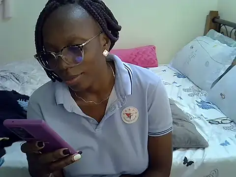 Snapshot of Sweet_Bear chatting on November 12, 5:35 pm Sweet Bear online show from November 12, 5:35 pm