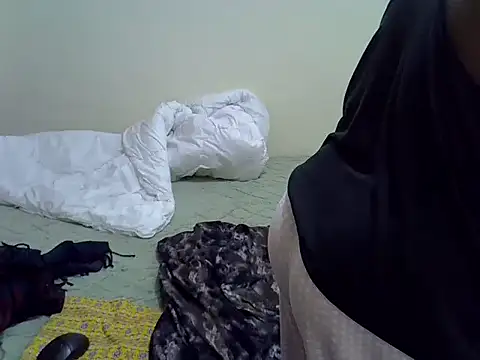 Snapshot of Sweet_Bear chatting on December 5, 6:59 pm Sweet Bear online show from December 5, 6:59 pm