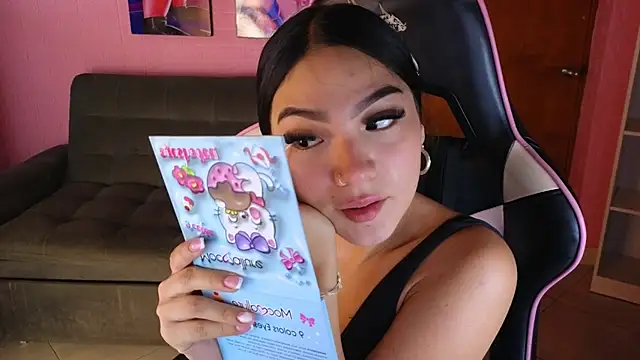 Snapshot of keity_moon chatting on May 7, 1:38 pm keity moon online show from May 7, 1:38 pm
