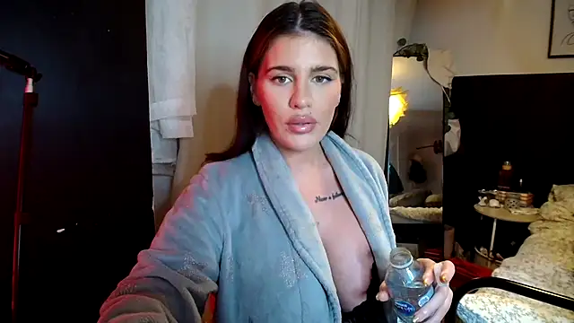 Bustyjessicalouu online show from December 28, 8:58 pm
