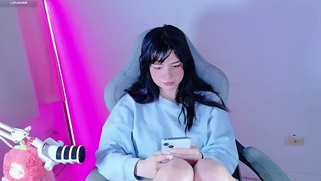 Snapshot of stephybrown chatting on June 6, 12:38 am stephybrown online show from June 6, 12:38 am