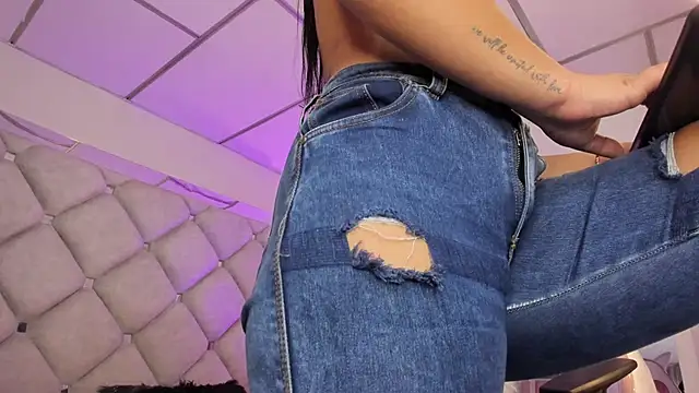 alessiaferry online show from September 29, 2:55 pm