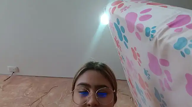 Miabonnett  online show from December 17, 5:04 pm
