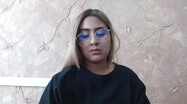 Miabonnett  online show from January 16, 4:50 pm