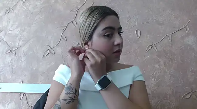 Miabonnett  online show from January 18, 1:40 pm