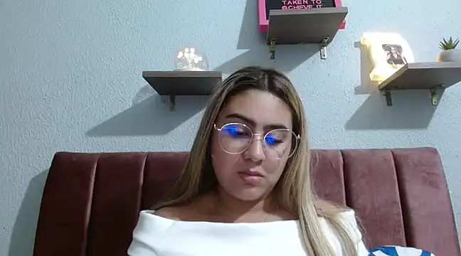 Miabonnett  online show from January 18, 10:39 pm