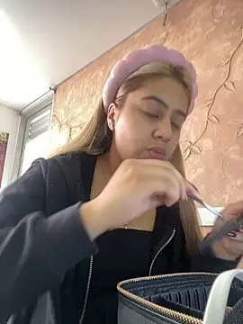 Miabonnett  online show from October 20, 12:05 pm