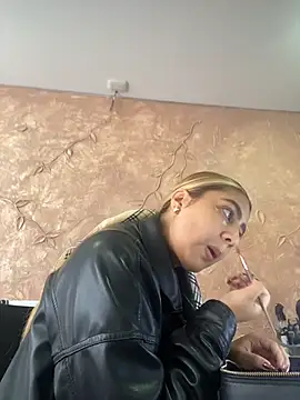 Miabonnett  online show from November 21, 12:15 pm