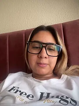 Snapshot of Miabonnett_ chatting on March 3, 12:00 pm Miabonnett online show from March 3, 12:00 pm