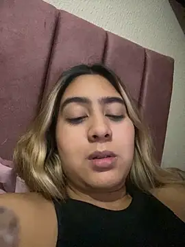 Snapshot of Miabonnett_ chatting on March 8, 2:48 am Miabonnett online show from March 8, 2:48 am