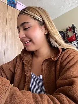 Miabonnett  online show from May 25, 3:51 pm