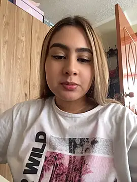 Snapshot of Miabonnett_ chatting on July 6, 3:47 pm Miabonnett online show from July 6, 3:47 pm