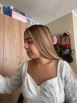 Snapshot of Miabonnett_ chatting on July 16, 2:34 pm Miabonnett online show from July 16, 2:34 pm