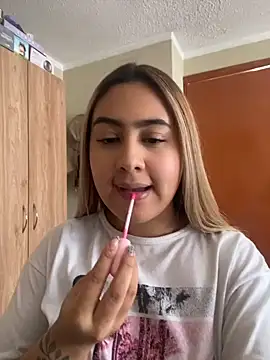 Snapshot of Miabonnett_ chatting on July 25, 2:58 pm Miabonnett online show from July 25, 2:58 pm