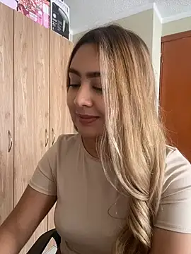 Snapshot of Miabonnett_ chatting on July 27, 3:08 pm Miabonnett online show from July 27, 3:08 pm