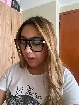 Snapshot of Miabonnett_ chatting on July 28, 7:39 pm Miabonnett online show from July 28, 7:39 pm