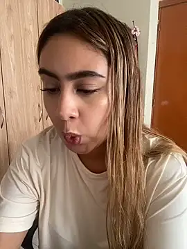 Snapshot of Miabonnett_ chatting on July 30, 3:00 pm Miabonnett online show from July 30, 3:00 pm