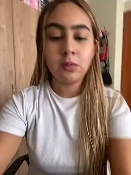 Snapshot of Miabonnett_ chatting on July 31, 3:44 pm Miabonnett online show from July 31, 3:44 pm