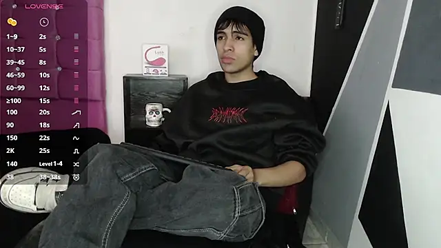 Snapshot of zack_thunder chatting on September 30, 12:32 pm zack thunder online show from September 30, 12:32 pm