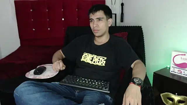 Snapshot of zack_thunder chatting on October 15, 2:28 pm zack thunder online show from October 15, 2:28 pm