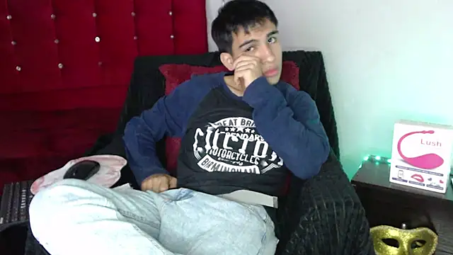 Snapshot of zack_thunder chatting on October 23, 1:10 pm zack thunder online show from October 23, 1:10 pm