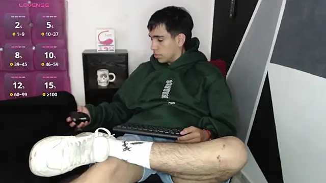 Snapshot of zack_thunder chatting on October 26, 1:06 pm zack thunder online show from October 26, 1:06 pm