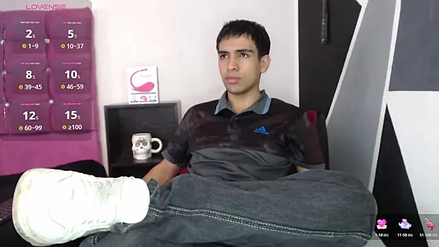 Snapshot of zack_thunder chatting on October 27, 1:04 pm zack thunder online show from October 27, 1:04 pm