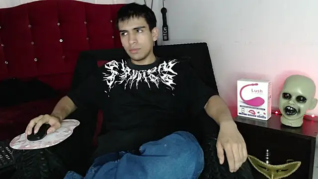 Snapshot of zack_thunder chatting on October 31, 1:12 pm zack thunder online show from October 31, 1:12 pm