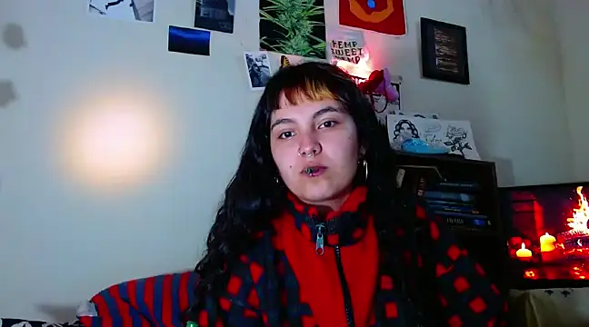 Snapshot of sweetiee_mary chatting on February 24, 4:38 am sweetiee mary online show from February 24, 4:38 am
