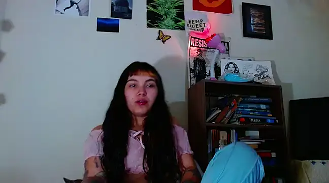 Snapshot of sweetiee_mary chatting on March 1, 1:00 am sweetiee mary online show from March 1, 1:00 am