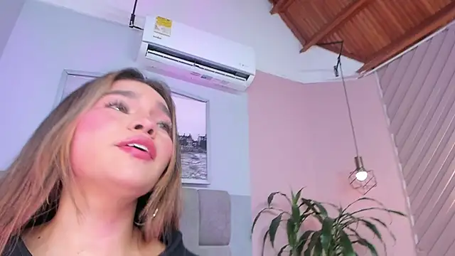 Snapshot of selene_tylor_ chatting on April 4, 8:06 pm selene tylor online show from April 4, 8:06 pm